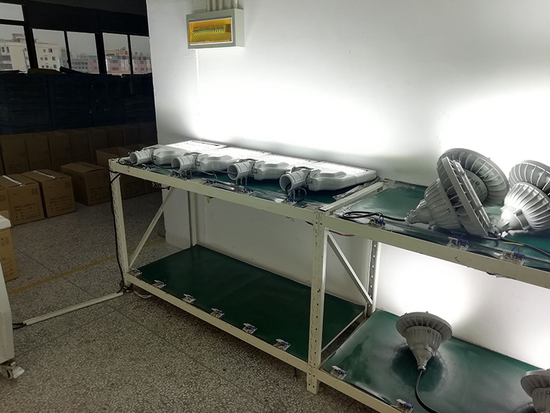 户外免维护LED隧道灯