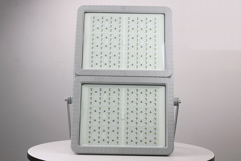 XQD8100LED防爆灯III型