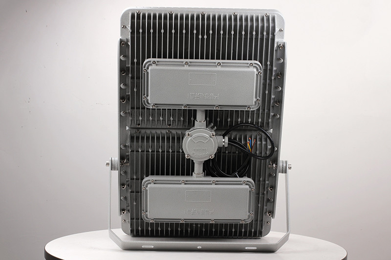 XQD8100LED防爆灯III型