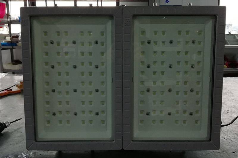 XQD8100LED防爆灯III型