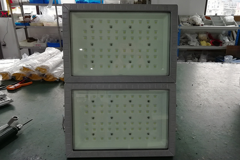 XQD8100LED防爆灯III型